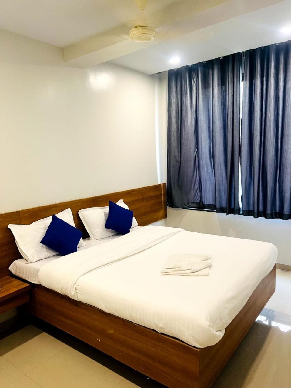 Hotel Sai Smruti เชอร์ดี ภายนอก รูปภาพ